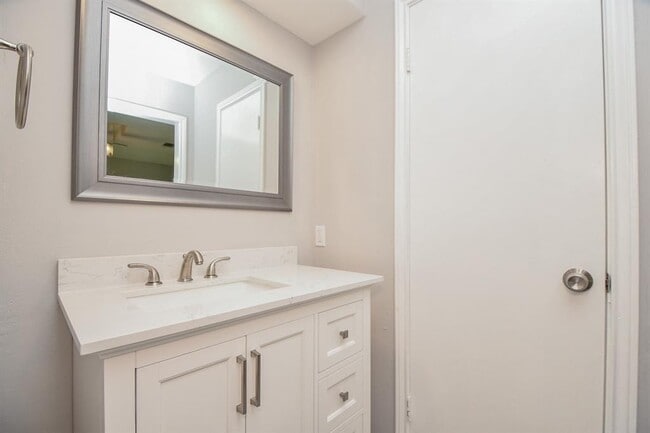 Building Photo - 12314 Plumpoint Dr