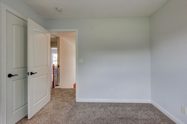 Building Photo - 716 Cavalier Dr