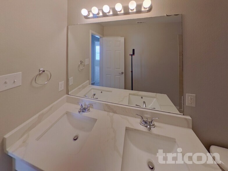 Building Photo - 14121 S Pass Rd