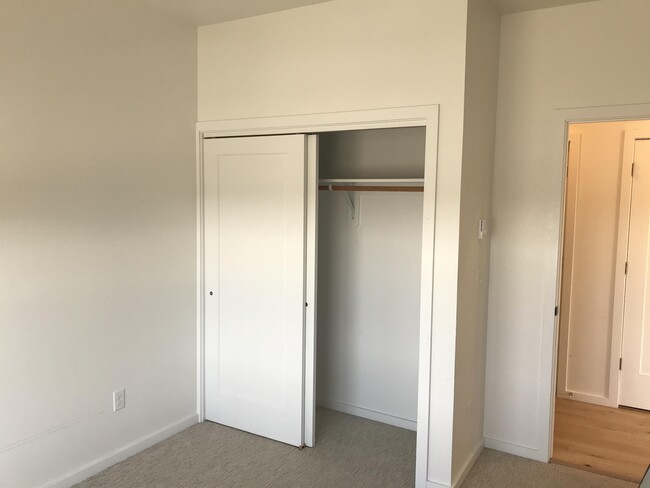 Building Photo - 2430 Tschache Ln