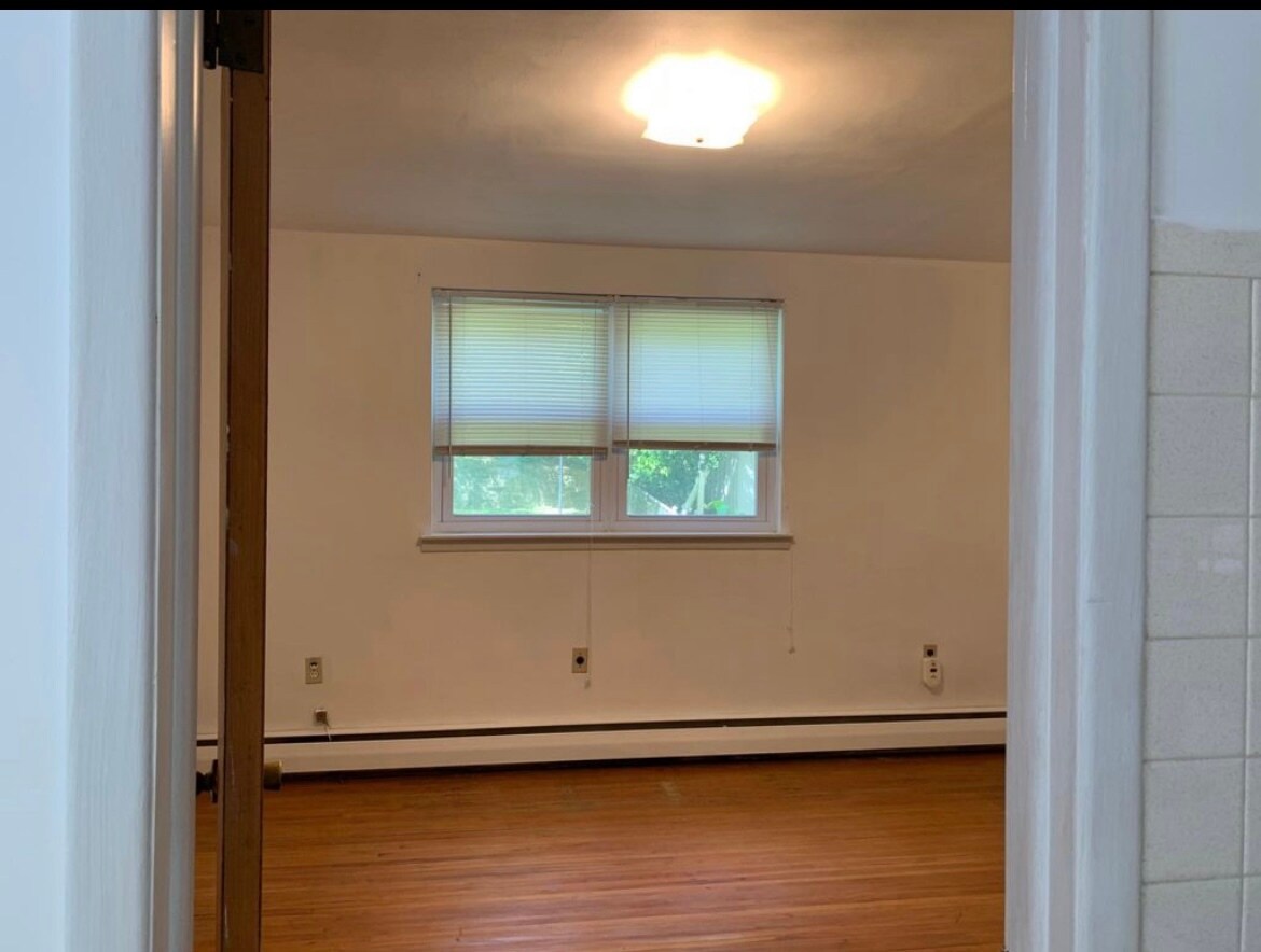 Building Photo - 205 Robbins St