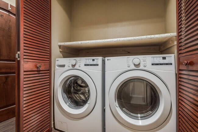 Building Photo - 246 Litchfield Ln