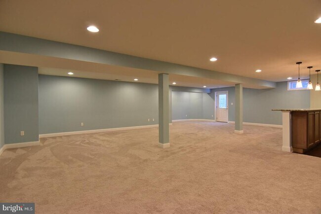 Building Photo - 16058 Rockport Dr