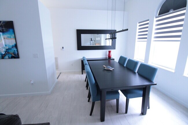 Building Photo - 2957 SW Collings Dr