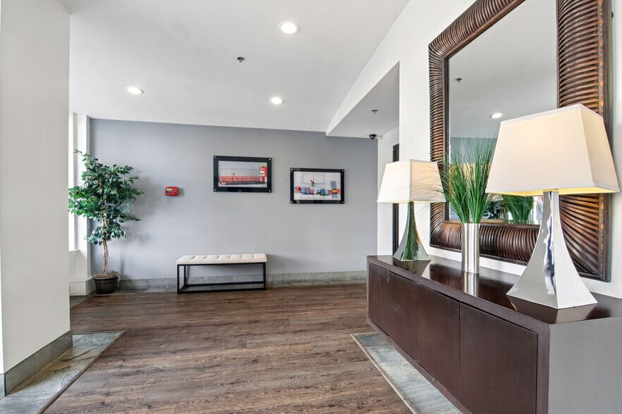 Building Photo - 106 S Ridgeland Ave