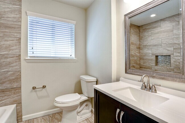 Building Photo - 17559 Methil Dr