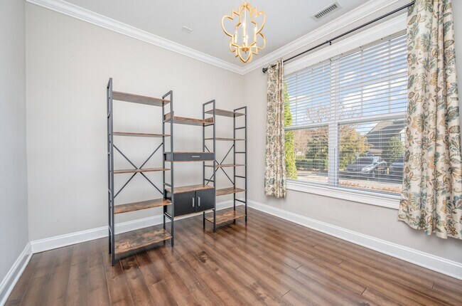 Building Photo - Impressive Townhome in Popular Five Points - Inside the Beltline Location