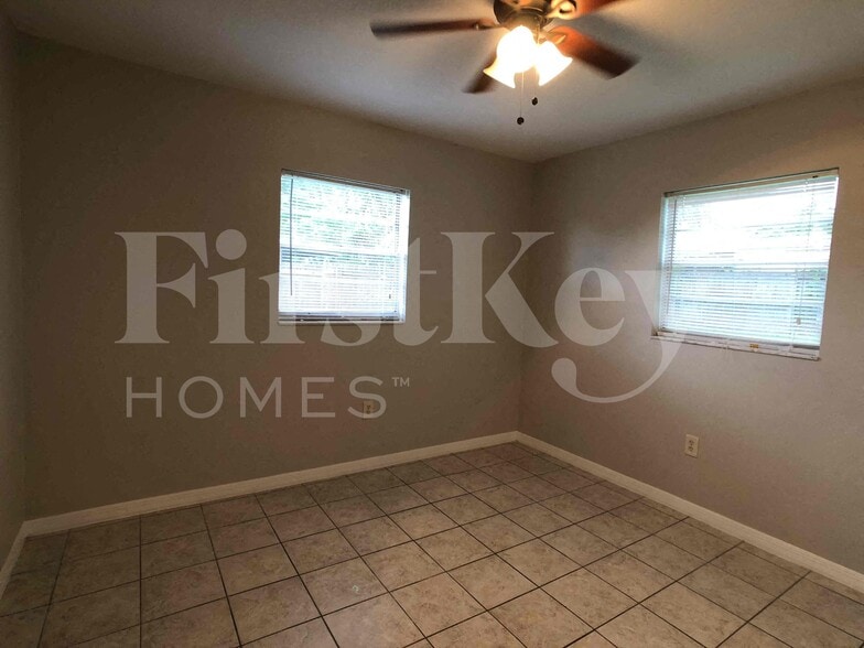 Building Photo - 3252 Peterborough St