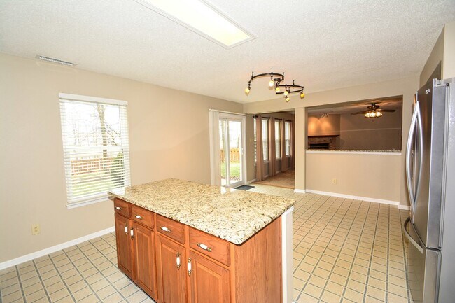 Building Photo - "Spacious 3-Bed Retreat in Fishers with El...