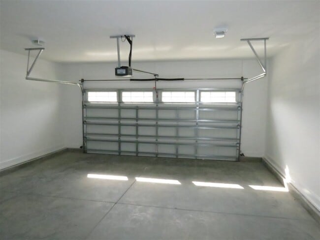 Building Photo - 411 Wolfe Ln