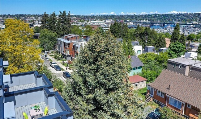 Building Photo - Magnolia Townhome