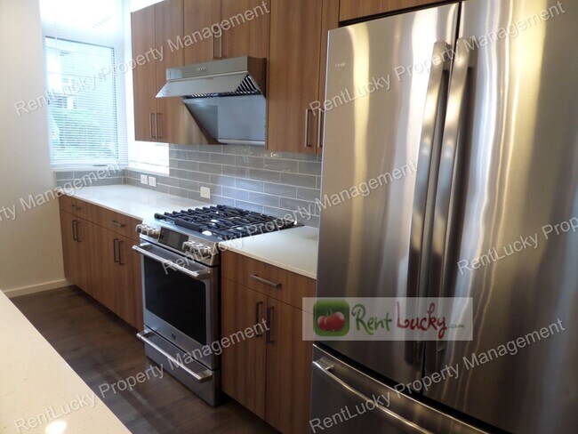 Building Photo - Stunning 4-Bedroom Newer Construction w/Huge VIEW Rooftop Deck in Fremont!!