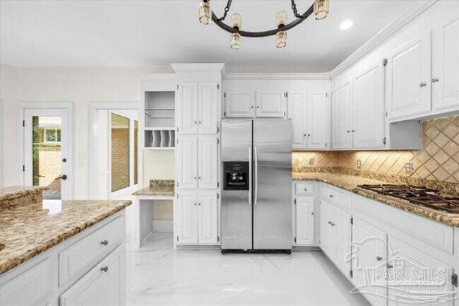 Building Photo - 4700 Bohemia Dr