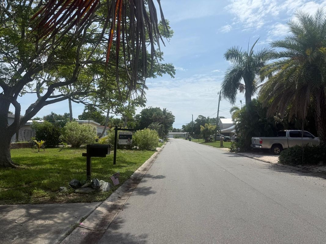 Building Photo - 329 W Arlington St