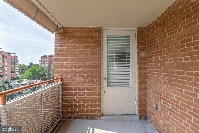 Building Photo - 1121 Arlington Blvd