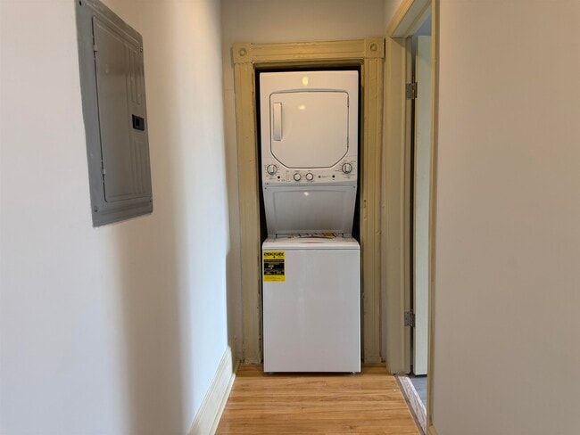 Building Photo - 225 Pine St