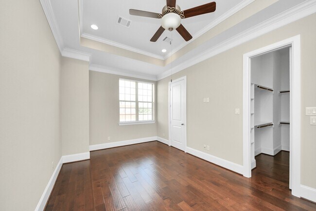 Building Photo - 8306 Hillendahl Blvd