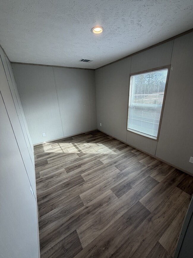 Building Photo - 120 Charles Pl