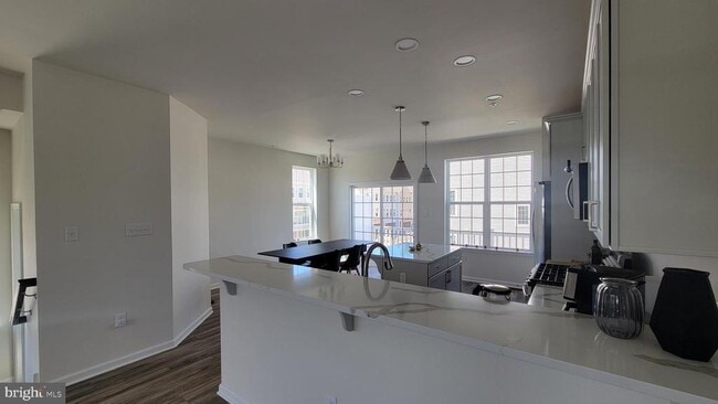 Building Photo - 41 Ways Ln