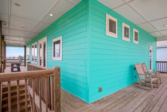 Building Photo - 100 Port Isabel St