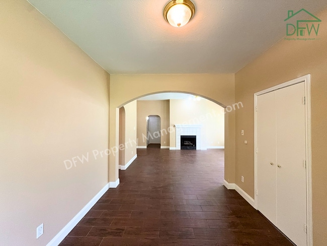 Building Photo - Charming Single-Story Home with Fireplace & Island Kitchen in Cedar Hill!