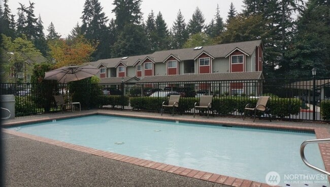 Building Photo - 15433 Country Club Dr