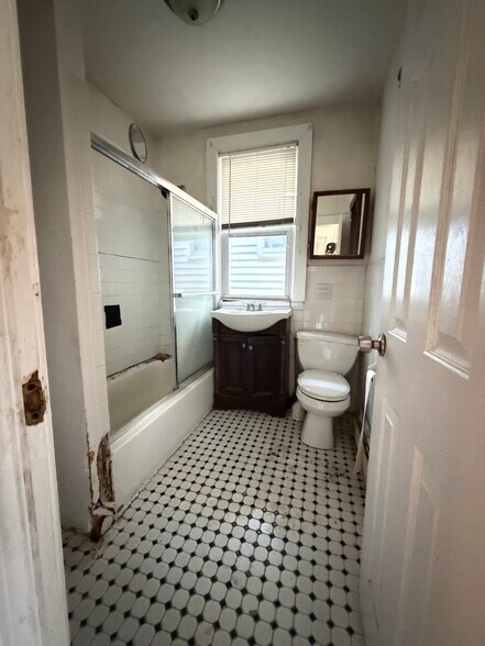 Building Photo - 63 Wade St