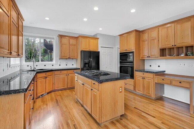 Building Photo - 4 Bedroom Home For Rent In Forest Heights