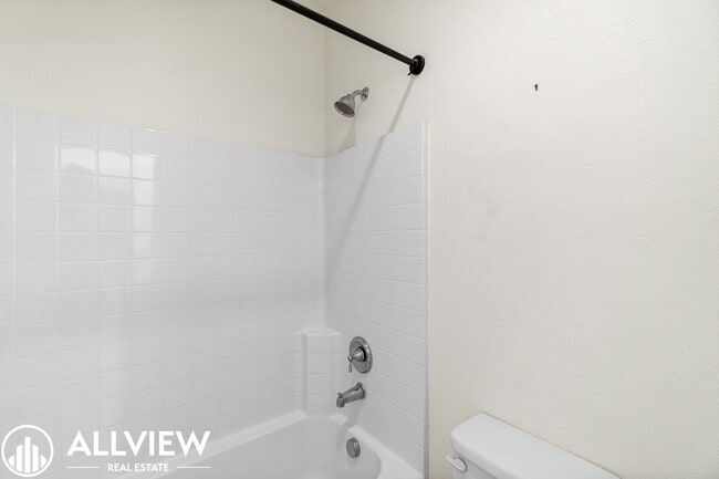 Building Photo - Stunning 3 Bedroom, 2.5 Bath in Sought-After Woodbury Community