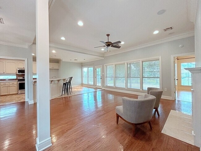 Building Photo - 3919 Meadow Ridge Dr