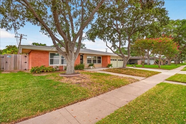 Building Photo - 609 Peerman Pl