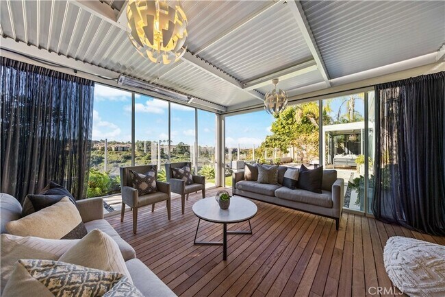 Building Photo - 58 Victoria