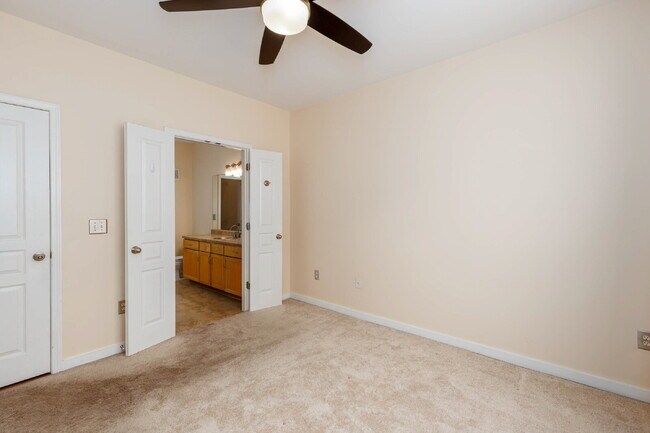Building Photo - 2 Bedroom, 2 Bath Apartment in Birmingham