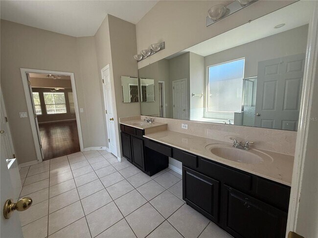 Building Photo - 5516 Garden Arbor Dr