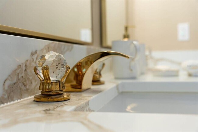 Building Photo - 2832 Rodeo Dr