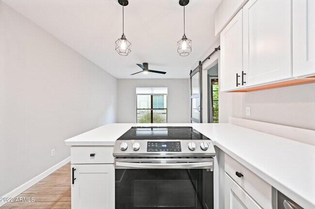 Building Photo - 3131 W Cochise Dr
