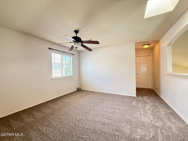 Building Photo - 14057 Tierra Delfin Dr
