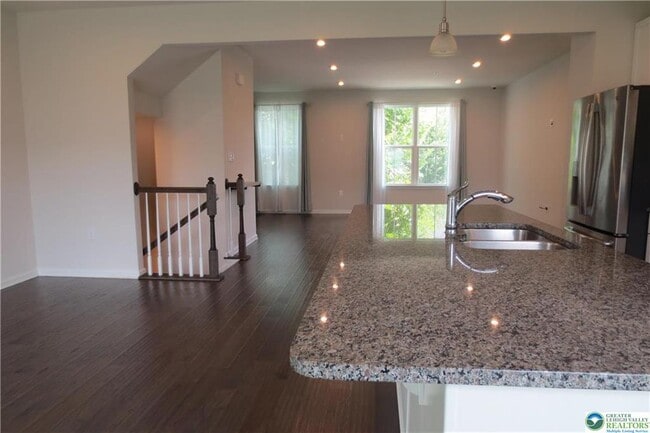 Building Photo - 2407 Cook Dr