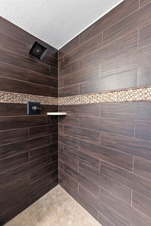 Building Photo - 6513 Thoroughbred Loop