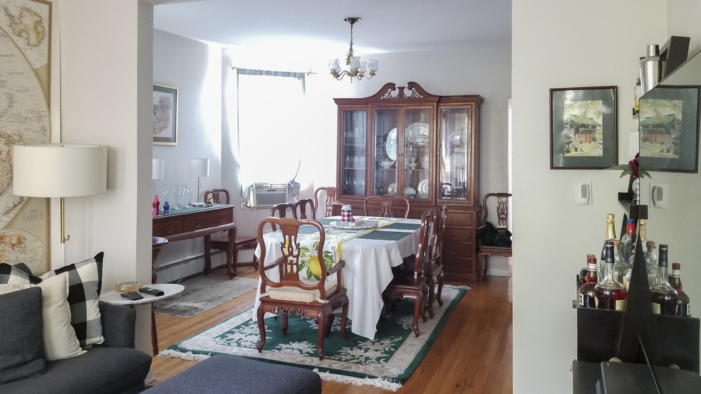 Dining Room - 2017 W Cullom Ave