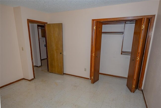 Building Photo - 931 SW 63rd St