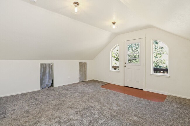 Building Photo - Monroe Four Bedroom on Acreage - Rare Find!