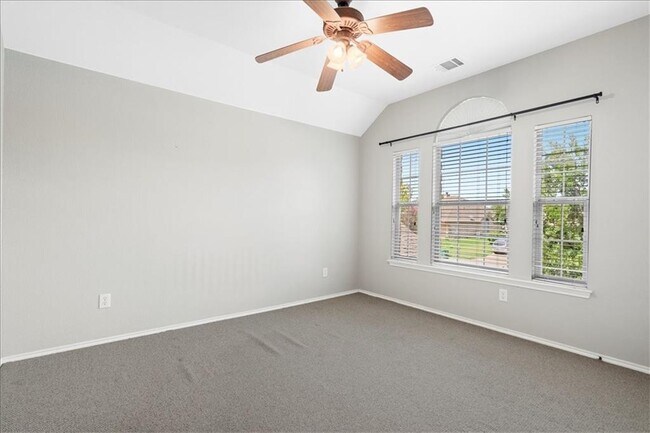 Building Photo - 2225 Speidel Dr