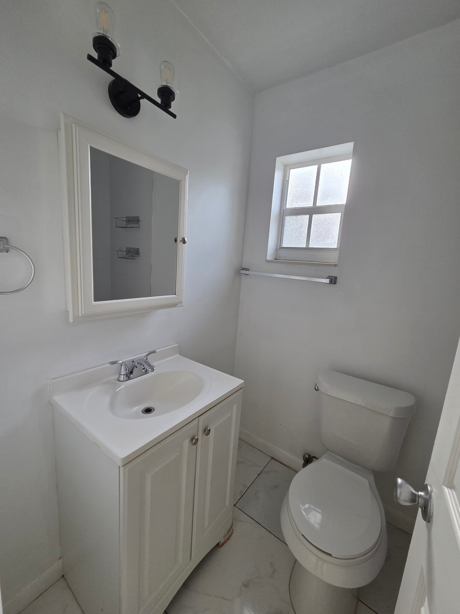 Building Photo - 902 NE 40th St