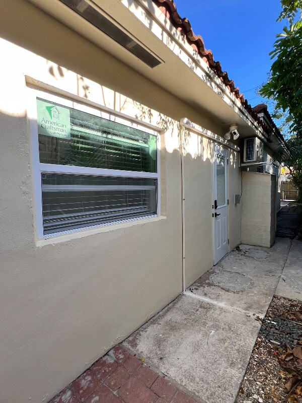Building Photo - 3675 SW 3rd Ave
