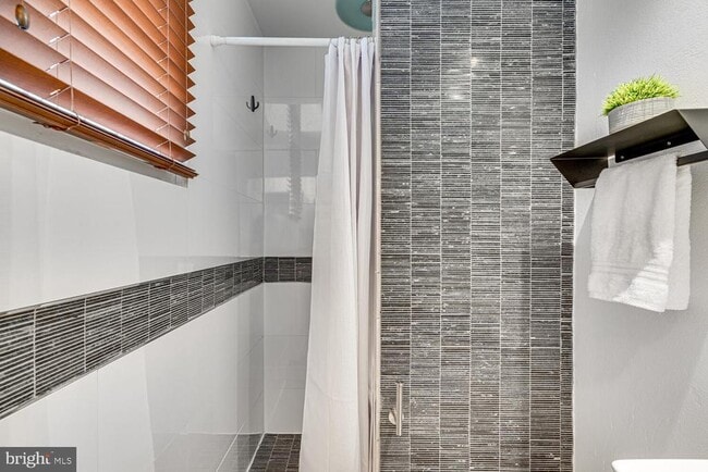 Building Photo - 1413 Swann St NW