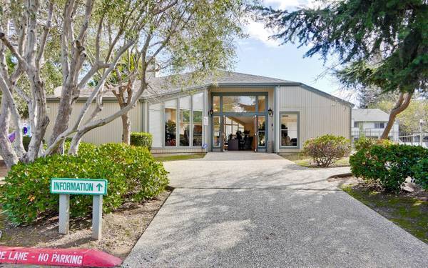 Building Photo - 39581 Ross Common