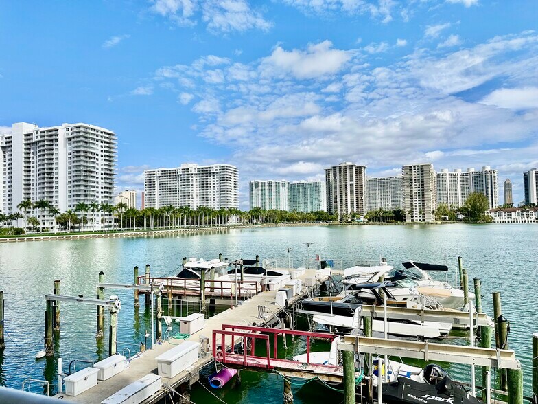 Building Photo - 18041 Biscayne Blvd