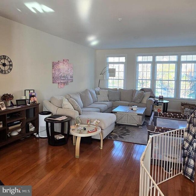 Building Photo - 3174 Yeager Dr