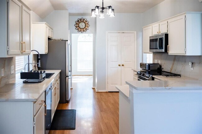 Building Photo - 16818 Benwick Dr